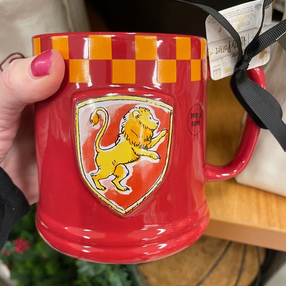 RAE DUNN Harry Potter Gryffindor Crest 🦁 Doublesided XL ceramic mug NWT - Picture 5 of 7